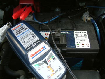 コンパクトカーのバッテリーをオプティメイト４デュアルで充電