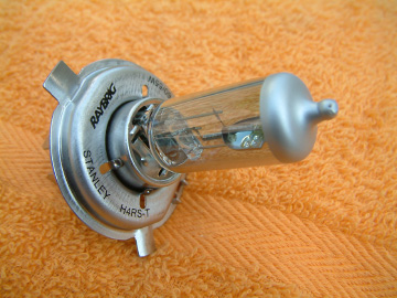 車のハロゲンヘッドランプ