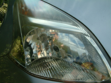 ヘッドライトの樹脂レンズ