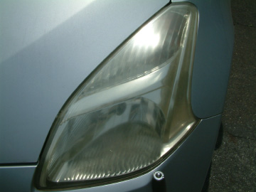磨いてから1年経過したヘッドライトの樹脂レンズ