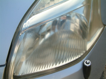 ケミカルで磨く前のヘッドライトレンズ