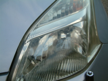 ケミカルで磨いたヘッドライトレンズを仕上げる