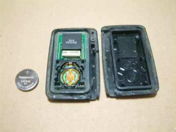 スマートキーの電池を外した状態