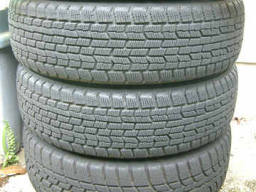 車のスタッドレスタイヤ