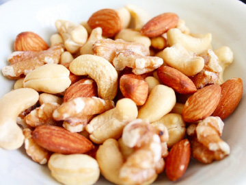 アーモンドを食べてミネラルを補給