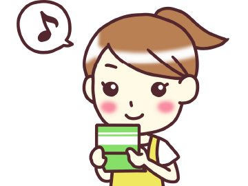 銀行通帳を見る女性