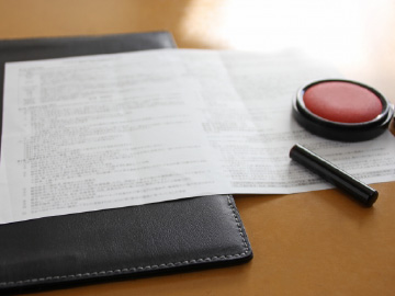 契約書にサイン