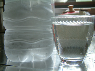 日本の水道水とミネラルウォーターは軟水