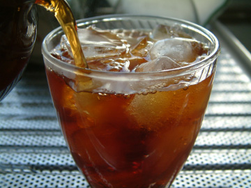 ドリッパーで淹れたアイスコーヒーの完成