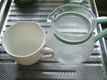 ティーポットとカップを温める