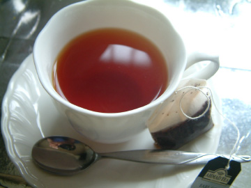 ティーバッグを引き上げて完成