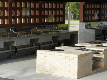 キャンプ場の炊事場